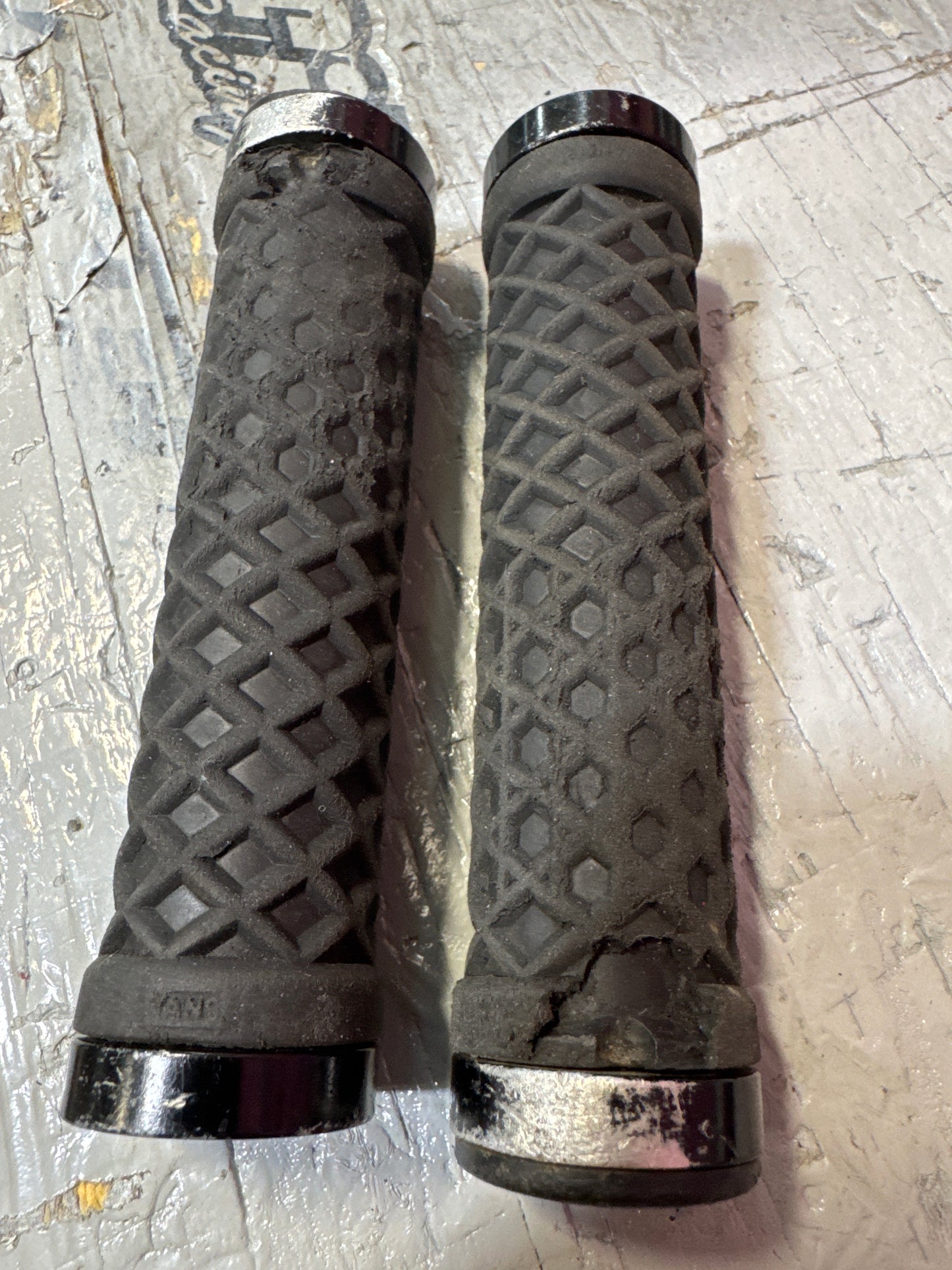 odi vans lock on grips