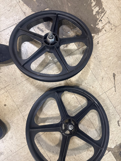 skyway tuff 2 20” wheelset