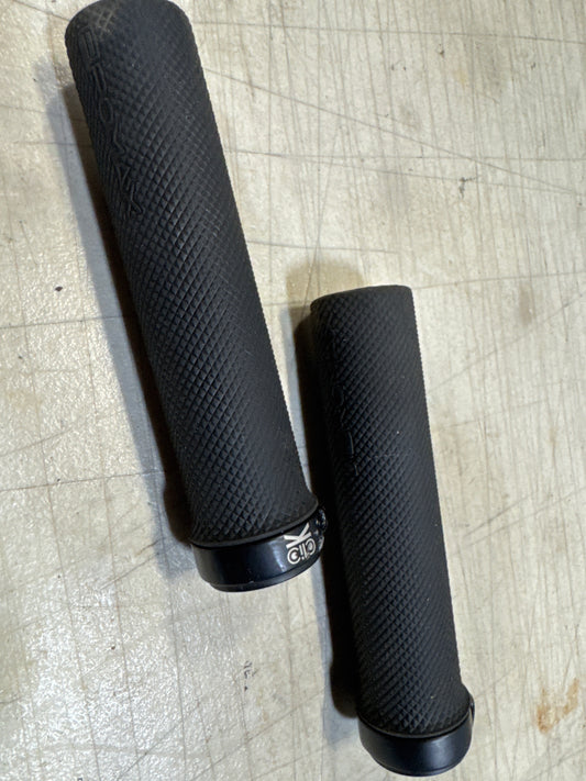 Promax lock on grips