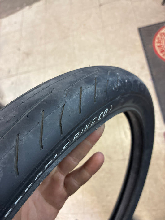 we the people stickin 20x2.30 tire