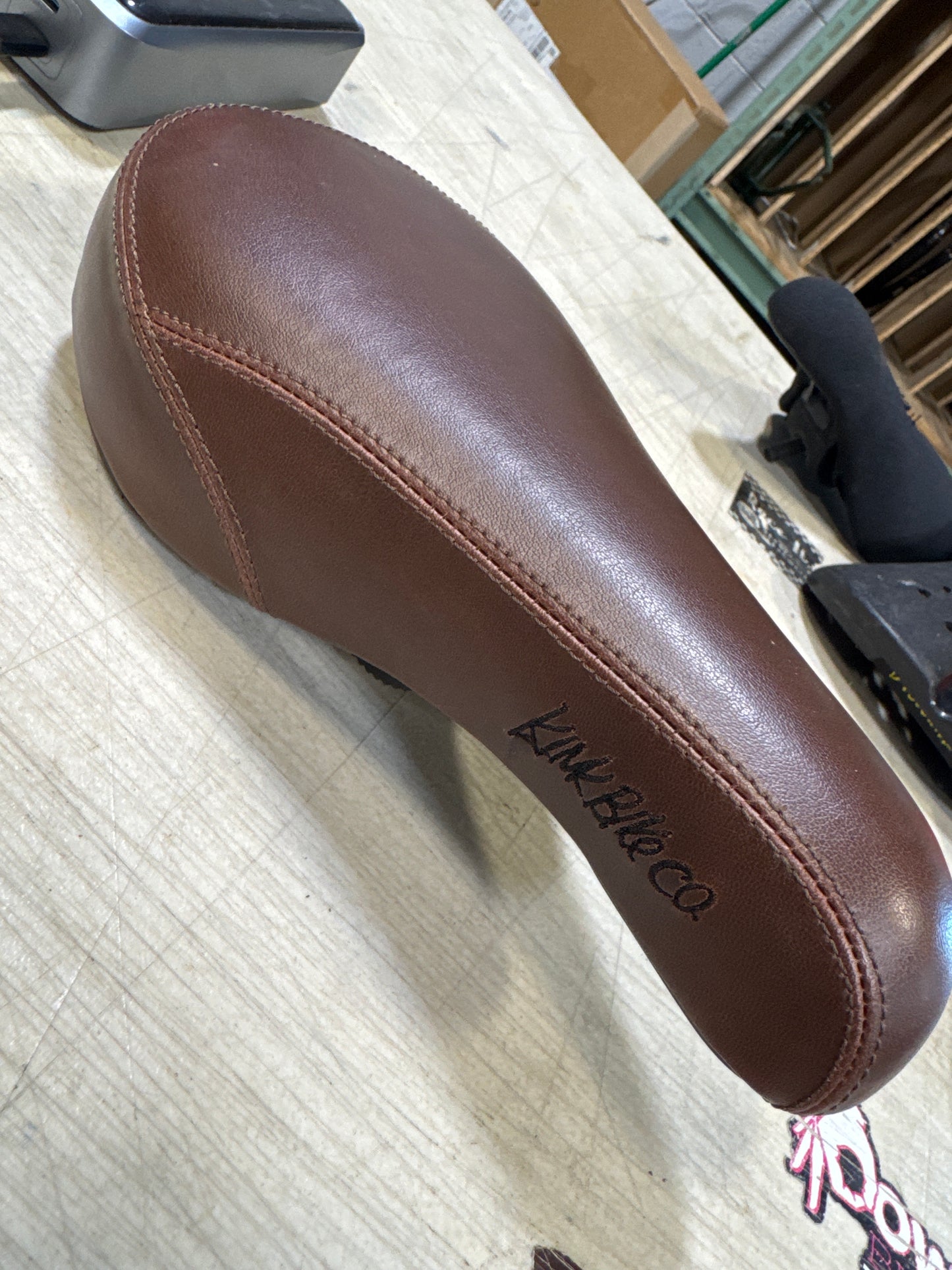 kink sexton seat brown