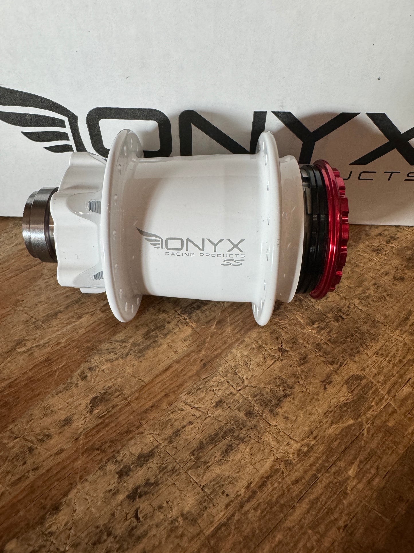 Onyx Hubs Frost white