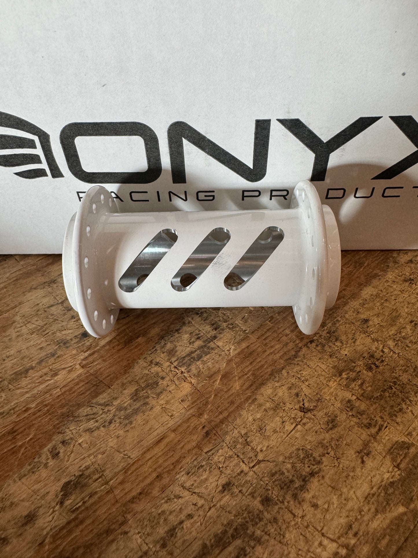 Onyx Hubs Frost white