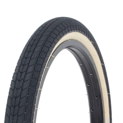 relic flatout tire
