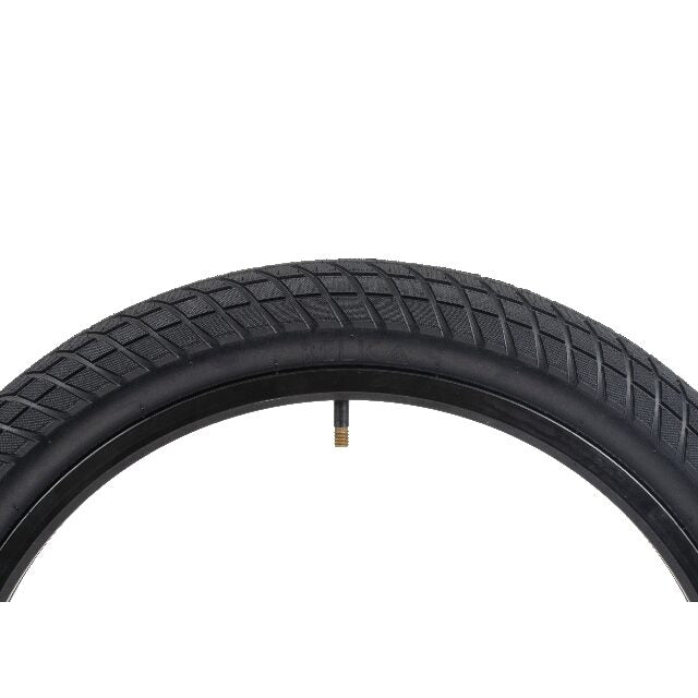 relic flatout tire